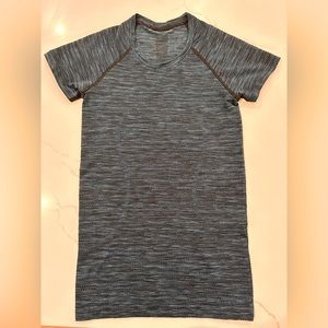 Lululemon women’s swiftly tech short sleeve top